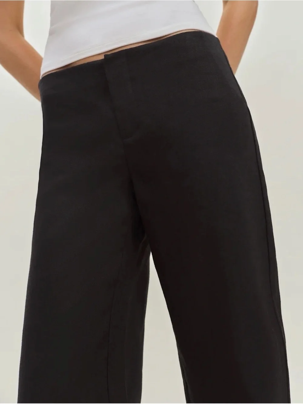 Reformation black linen low rise Vida pant size 4 short length